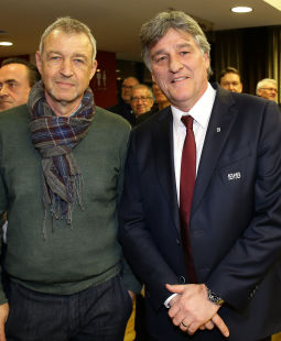 VfB Präsident Bernd Wahler und Karl Allgöwer /?proxy=REDAKTION/News/2015-2016/Talkrunde_Neujahrsempfang_255x310.jpg