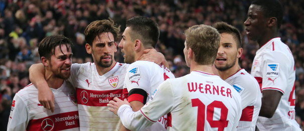 'Primär ist die Sechs meine Position, aber ich habe beispielsweise auch schon in der Innenverteidigung gespielt oder bin eine halbe Position nach vorne gerückt, wenn wir mit zwei Achtern aufgelaufen sind. Ich denke, dass ich mich überall anpassen kann': Rani Khedira /?proxy=REDAKTION/News/2013-2014/SiD-Protokoll_Dez13_Khedira_606x261.jpg