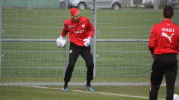 Torwart Marc Ziegler beim Training /?proxy=REDAKTION/News/2011-2012/News/Training_nach_FSVFrankfurt_3_255x143.jpg