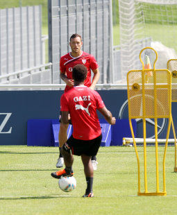 Cacau und Schieber /?proxy=REDAKTION/News/2011-2012/Vorbereitung/Training040711_1_255x310.jpg