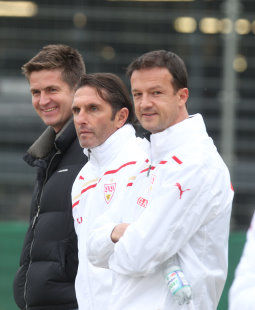 Zuschauer Bobic, Labbadia, und Becker /?proxy=REDAKTION/News/2011-2012/Testspiele/VfBII-Pfullendorf_2_255x310.jpg