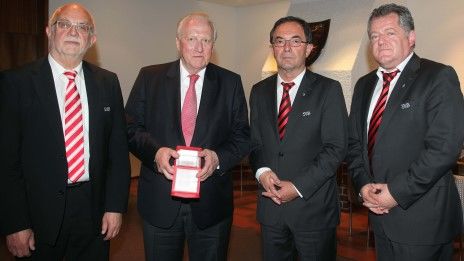 /?proxy=REDAKTION/News/2011/ehrung_schmid_464x261.jpg