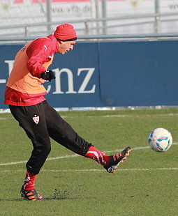 Beidfüßig und schussstark: Raphael Holzhauser /?proxy=REDAKTION/News/2011-2012/News/Torschusstraining_010212_2_255x310.jpg