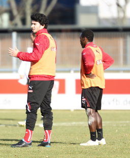 Serdar Tasci und Arthur Boka /?proxy=REDAKTION/News/2011-2012/News/Tasci_Boka_255x310.jpg