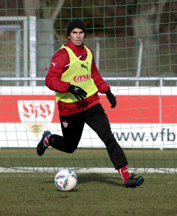 VfB-Dauerbrenner Serdar Tasci /?proxy=REDAKTION/News/2011-2012/News/Tasci_vor_Wolfsburg_1_255x310.jpg