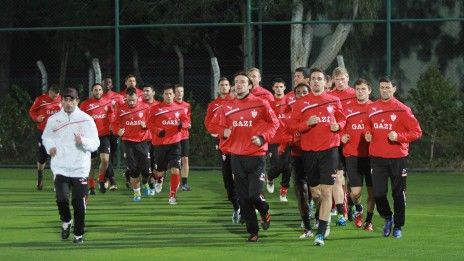 /?proxy=REDAKTION/News/2011-2012/Vorbereitung/TrainingI_Belek_1_464x261.jpg