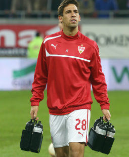 Unterschrieb bis 2015 beim VfB: Rani Khedira /?proxy=REDAKTION/News/2012-2013/Profis/Rani_Khedira_Vertragsverlaengerung_255x310.jpg