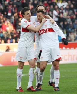 William Kvist freut sich über das Schieber-Tor /?proxy=REDAKTION/Saison/VfB/2011-2012/Schieber_nach_Leverkusen_1_255x310.jpg