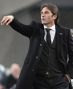 Bruno Labbadia dirigiert an der Seitenlinie /?proxy=REDAKTION/News/2011-2012/News/Labbadia4_255x310.jpg