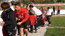 /?proxy=REDAKTION/News/2011-2012/News/Labbadia_Autogramme2_255x143.jpg