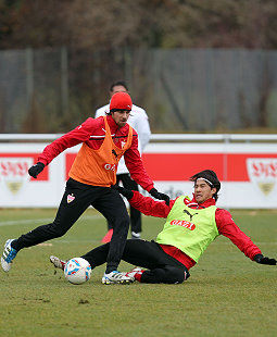 Harnik und Okazaki im Zweikampf /?proxy=REDAKTION/News/2011-2012/News/Harnik_Okazaki_255x310.jpg