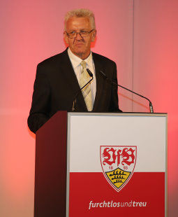Schirmherr des Preises: Winfried Kretschmann /?proxy=REDAKTION/Verein/VfBfairplay/Kretschmann_Preis_ECHT_GUT_2015_255x310.jpg