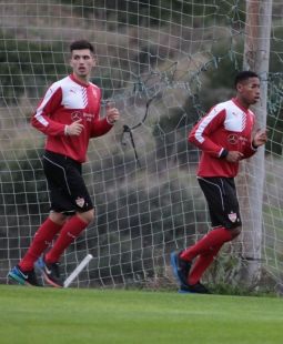 Adrian Grbic und Caniggia Elva trainierten separat. /?proxy=REDAKTION/News/2015-2016/VfB_II/15_16_Estepona-1001_255.jpg