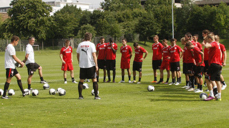 /?proxy=REDAKTION/News/2011-2012/VfBII/Trainingsauftakt1112_VfBII_1_464x261.jpg