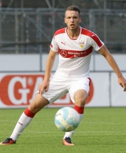 Max Besuschkow traf zum zwischenzeitlichen 2:2. /?proxy=REDAKTION/News/2016-2017/16_17-Max-Besuschkowmit-Ball-255.jpg