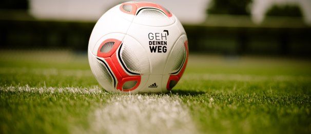 /?proxy=REDAKTION/News/2012-2013/Geh_Deinen_Weg_Ball_606x261.jpg