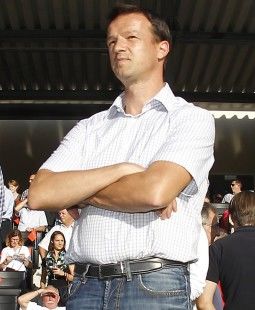 Ein zufriedener Fredi Bobic /?proxy=REDAKTION/News/2011-2012/Personen/Bobic_nach_Hannover_255x310.jpg