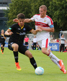 VfB U17-Kapitän Eric Hottmann im Zweikampf /?proxy=REDAKTION/Saison/Jugend/U17/2016-2017/20160812-VfBU17-KSC-255x310.jpg