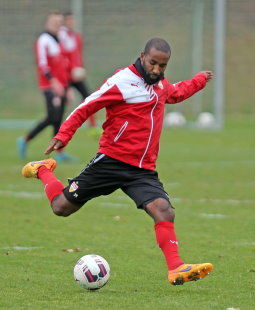 Trägt ab sofort wieder das VfB Trikot: Cacau. /?proxy=REDAKTION/News/2015-2016/20160201-VfB-II-Verpflichtung-Cacau-255x310.jpg