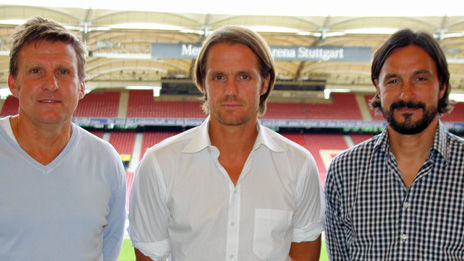 Das neue Trainerteam des VfB: Alfons Higl, Thomas Schneider und Tomislav Maric (v.l.) /?proxy=REDAKTION/Teams/VfB/2013-2014/20130826-Trainerteam-464x26.jpg