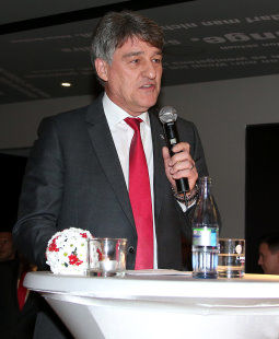 Seit Juli 2013 VfB Präsident: Bernd Wahler /?proxy=REDAKTION/News/2014-2015/Interview_Wahler_Dez14_255x310.jpg