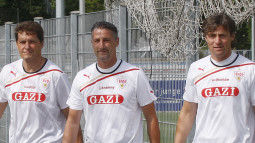 Thomas Walter, Jürgen Kramny und Walter Thomae /?proxy=REDAKTION/News/2011-2012/VfBII/Trainingsauftakt1112_VfBII_2_255x143.jpg