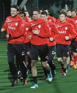 Gentner und Harnik (mit neuer Frisur) gehen voran /?proxy=REDAKTION/News/2011-2012/Vorbereitung/TrainingI_Belek_1_255x310.jpg