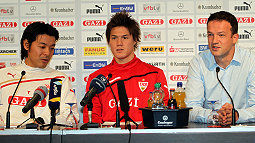 Kawagishi, Sakai und Bobic bei der PK /?proxy=REDAKTION/News/2011-2012/Personen/Sakai_PK_1_255x143.jpg