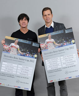 Joachim Löw und Oliver Bierhoff /?proxy=REDAKTION/News/2011-2012/Jugend/Loew-Bierhoff-MBJC-2012-255x.jpg