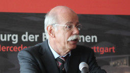 Dr. Dieter Zetsche /?proxy=REDAKTION/Arena/News/Eroeffnung_MBA_Zetsche_255x143.jpg