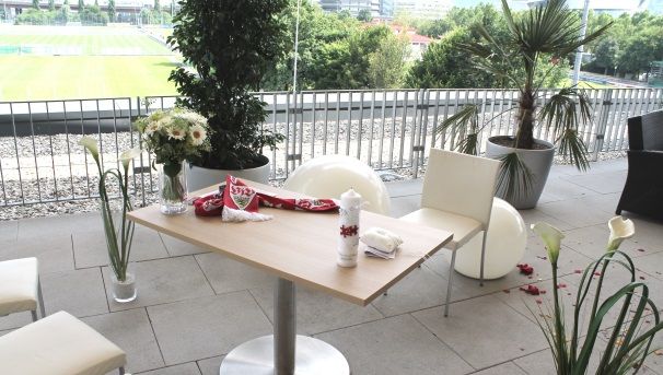 /?proxy=REDAKTION/Mercedes-Benz_Arena/Aktuell/News-2013/Dachterrasse_Trautisch_606x343.jpg