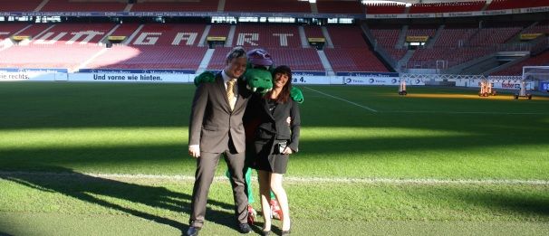 /?proxy=REDAKTION/Mercedes-Benz_Arena/Eventlocation/Hochzeiten/Nadja_und_Nico_mit__Fritzle_606x261.jpg