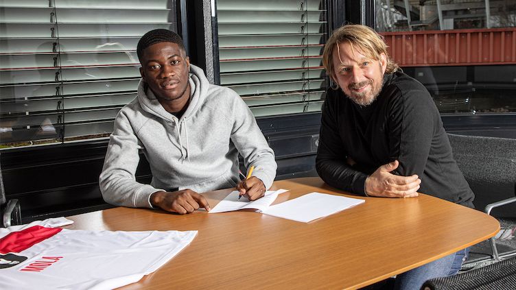 Vfb Stuttgart Vfb Verpflichtet Clinton Mola
