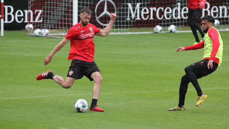VfB Stuttgart | Trainingsstart vor dem Spiel bei Wehen ...